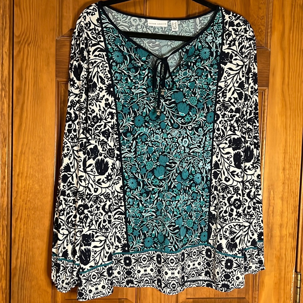 Women's Size 1X Susan Graver Printed Liquid Knit Top - Picture 2 of 9
